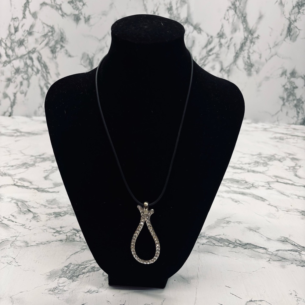 Elegant Silver Pendant Chunky Bohemian Necklace leather chain